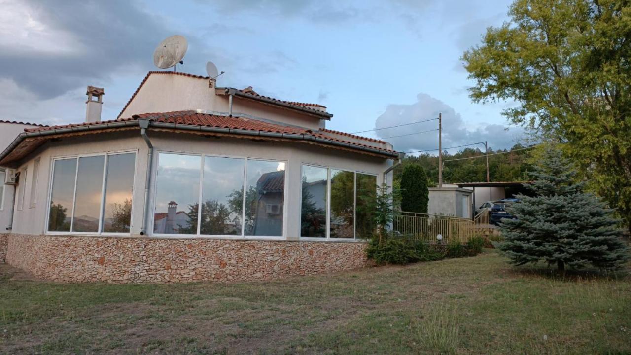 Приятна Къща За Почивка Караколев 1 Villa Obrochishte ภายนอก รูปภาพ